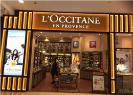 某護(hù)膚品店鐵藝展柜定制案例