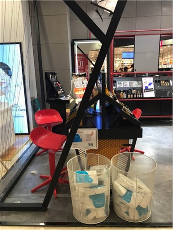 鐵藝展示柜定制廠家