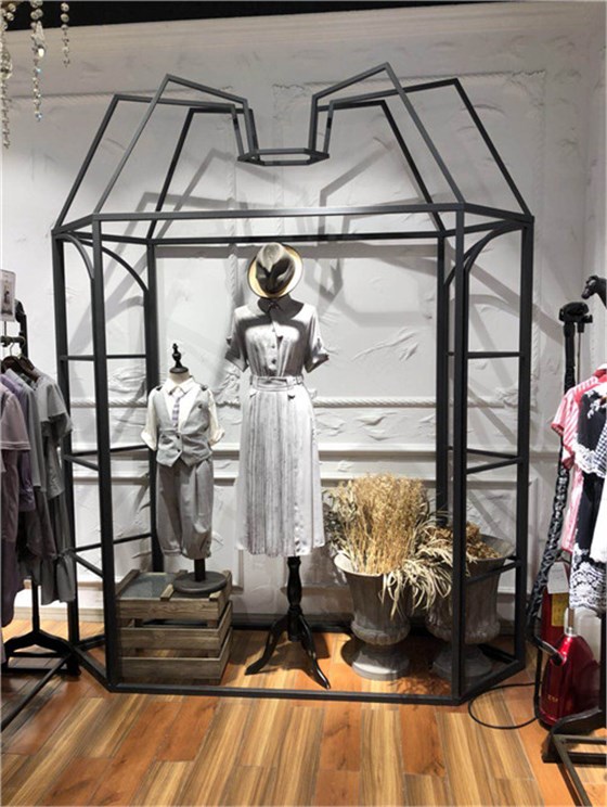 復(fù)古服裝展示道具定制