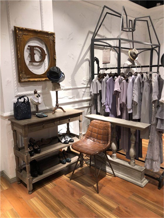 復(fù)古服裝展示道具定制