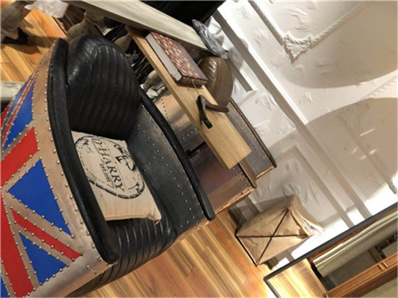 復(fù)古服裝展示道具定制