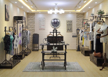 復(fù)古風(fēng)格鐵藝管道服裝陳列架定制案例