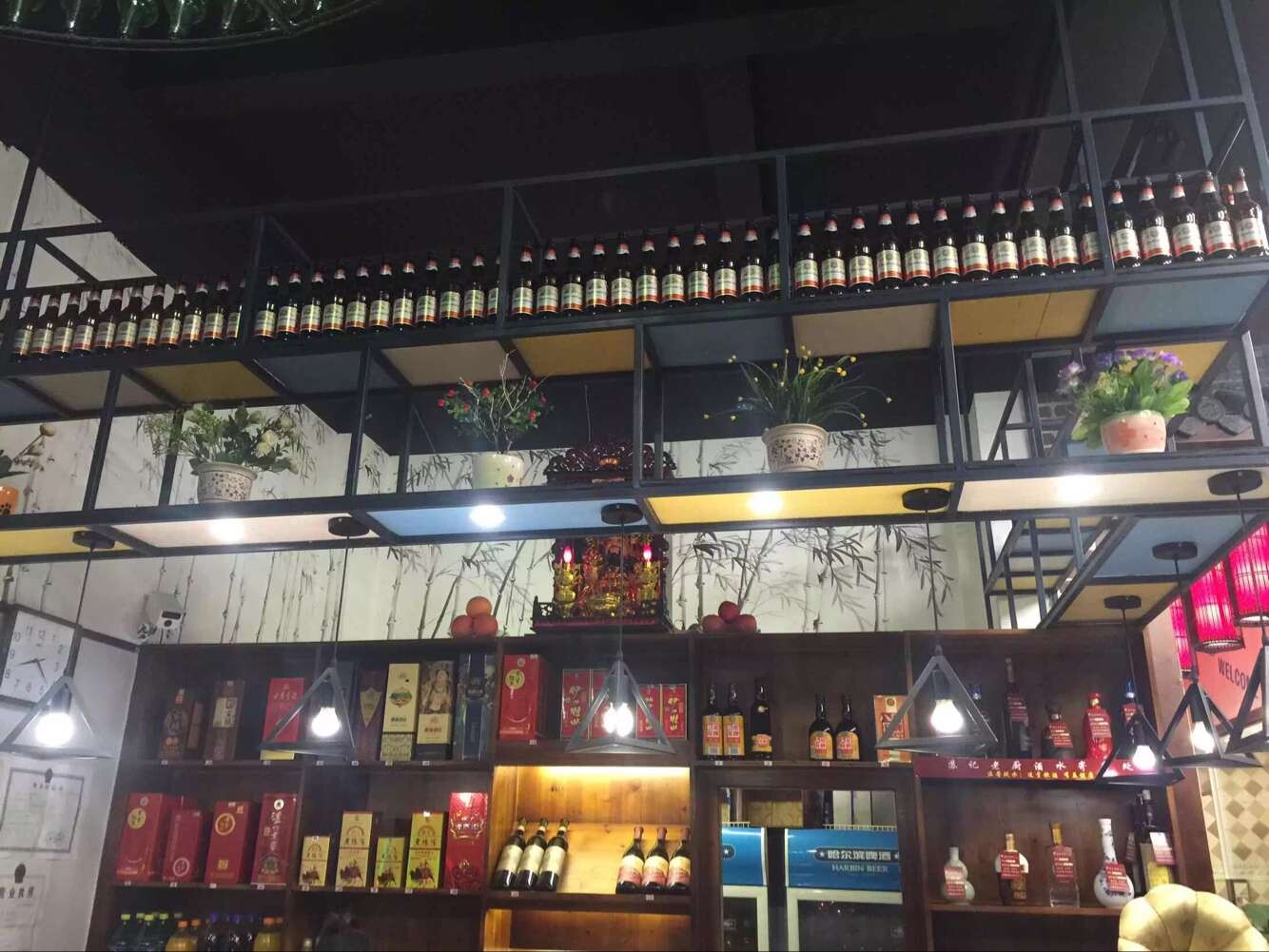 90后酒吧老板個(gè)性鐵藝裝修定制