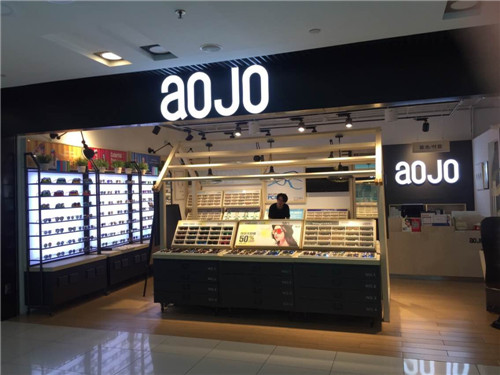 北京某品牌店鐵木結(jié)合展架案例