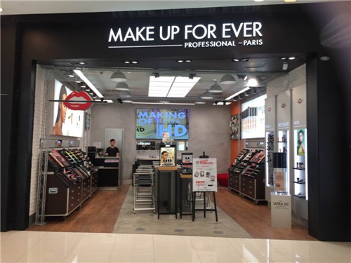 某大型商場(chǎng)化妝品店鐵藝展架案例