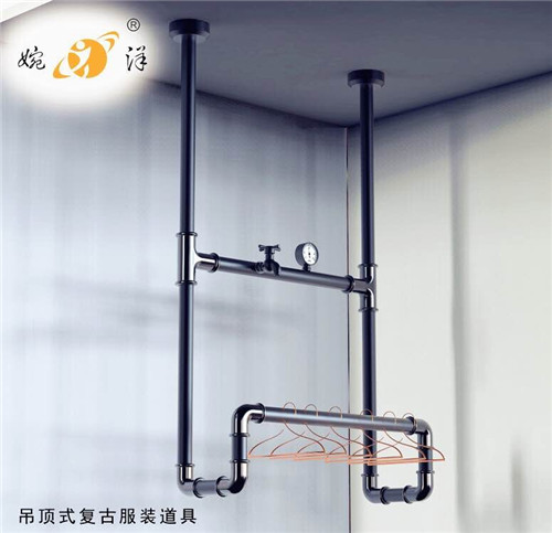 想要復(fù)古鐵藝服裝陳列架定制,有比較好的廠家推薦嗎？