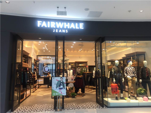 義烏萬(wàn)達(dá)廣場(chǎng)服裝陳列架定制案例