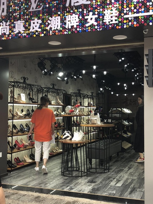 【潮牌女鞋】鐵藝展示道具定制案例